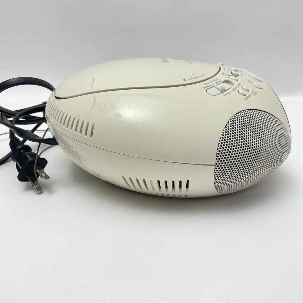 Sony White Dream Machine CD Radio Clock FOR PARTS. CD PLAYER DOES NOT WORK.